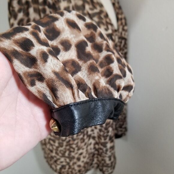 {Love 21} Leopard Print Polyester Blouse - Picture 9 of 10